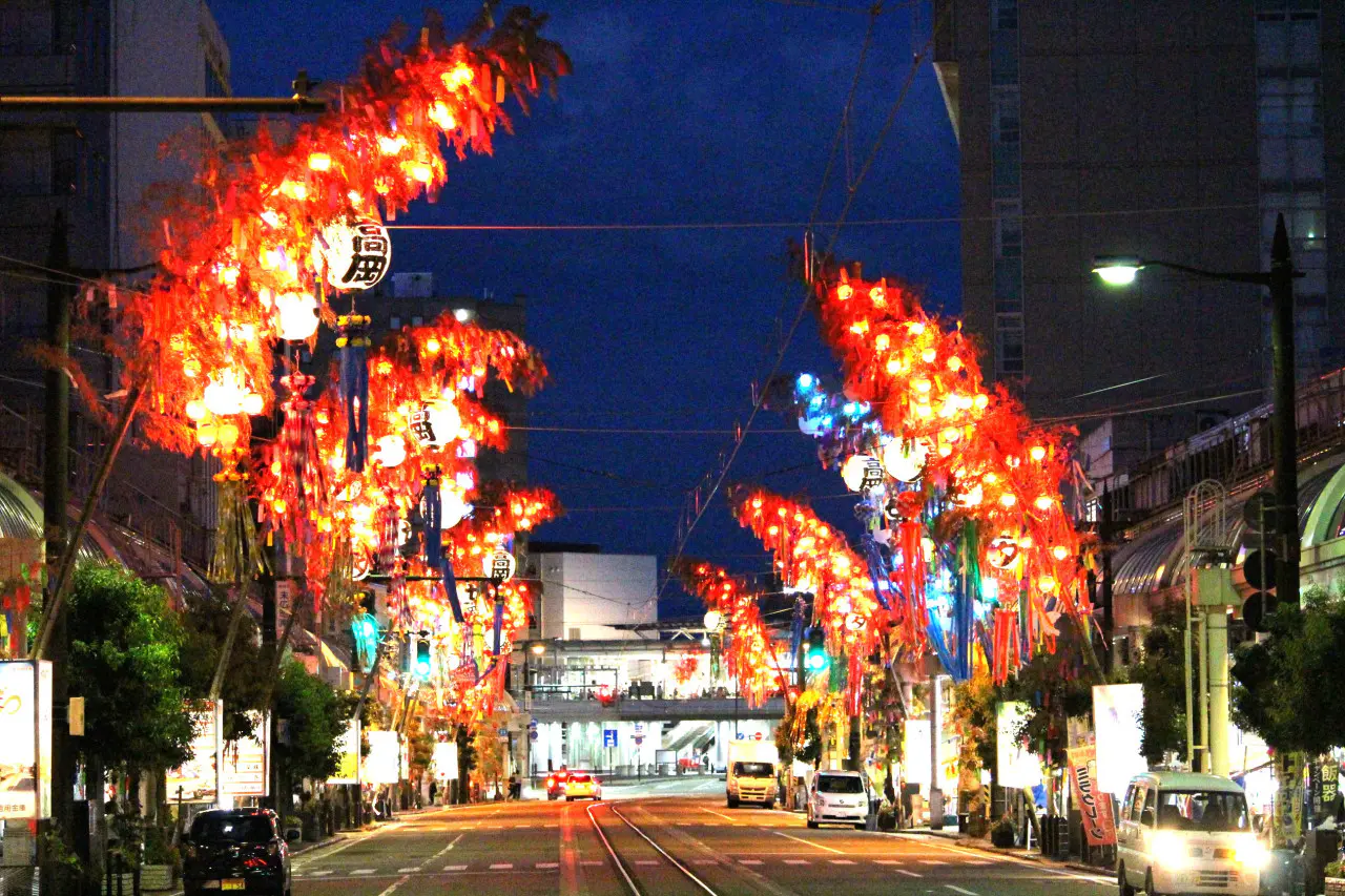 高岡七夕まつり2024】震災からの復興願う七夕飾りーーまちなかでキッズ